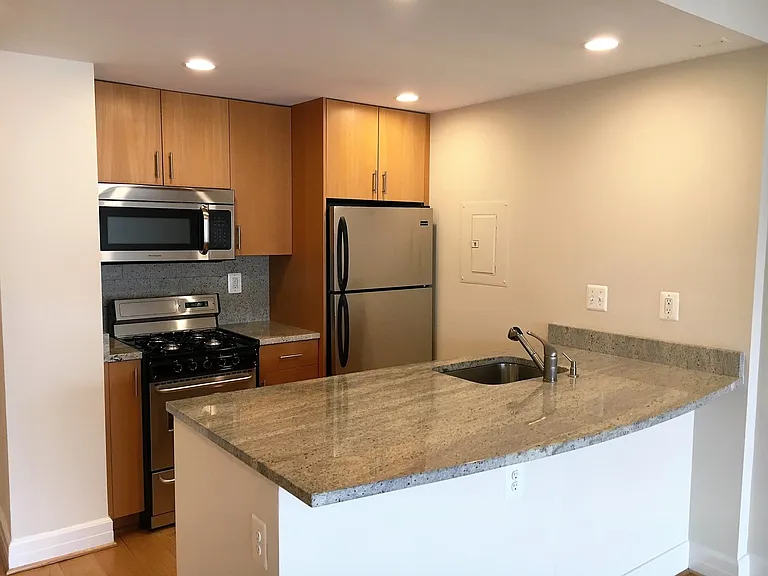 1255 New Hampshire Ave NW — Photo 133