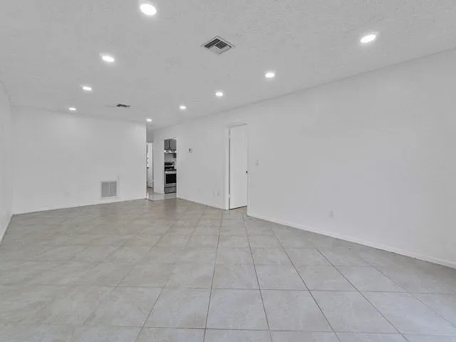 1620 Granfern Ave — Photo 5