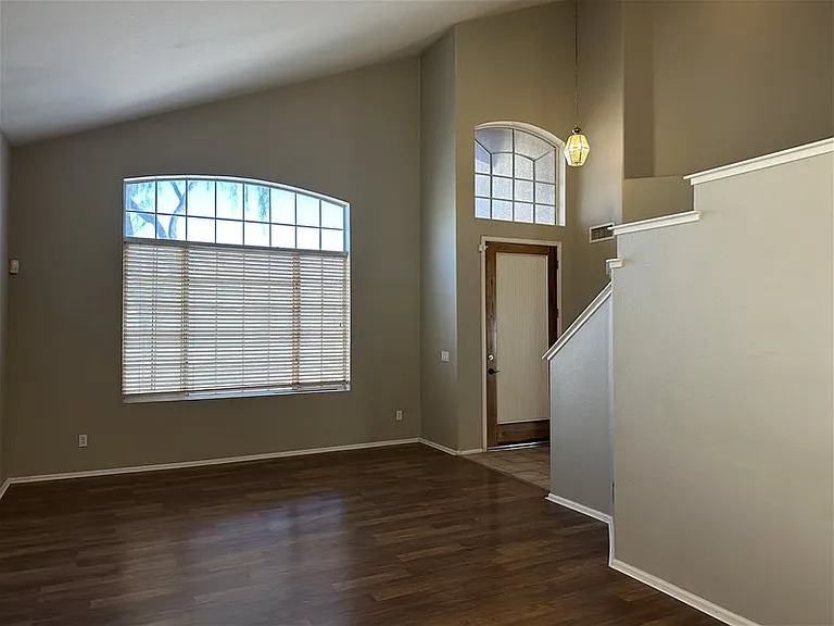 3320 N Lakeshore Ct — Photo 6