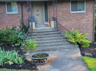 2885 Charing Rd, Columbus, OH 43221