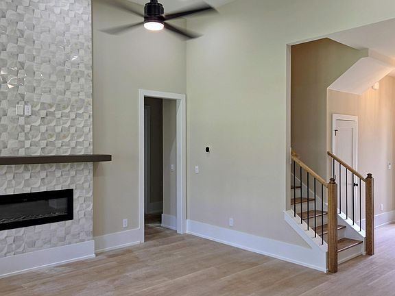 3rd image of 735 Ronaldsay Rd