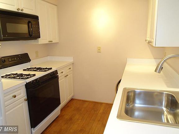 5th image of 2204 Westcourt Ln APT 310