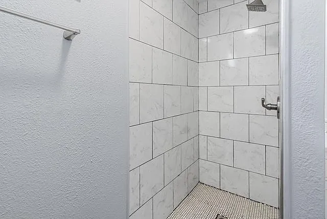 835 S Robertson Ave — Photo 17