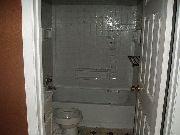 Full bath in hall