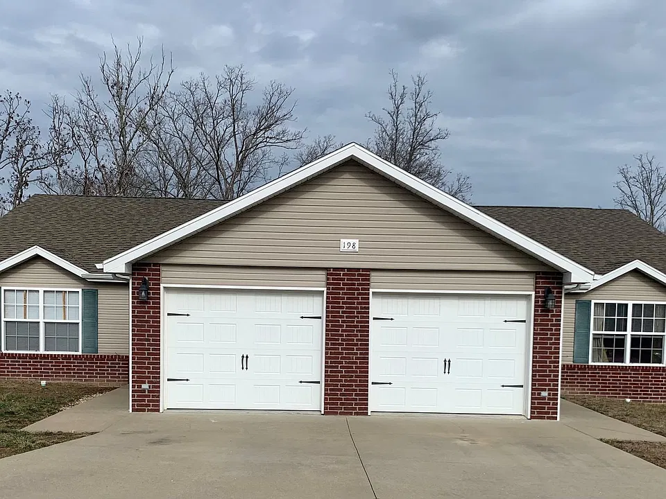 182 Lyle Curtis Cir