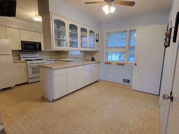 5th image of 3709 Suburban Dr