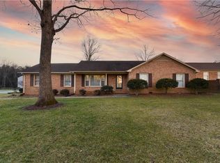 722 S Sellars Mill Rd, Burlington, NC 27217