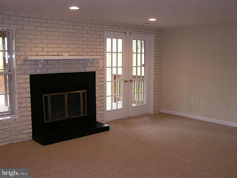 6398 Shaundale Dr — Photo 18