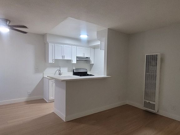 3rd image of 916 S Manhattan Pl #203