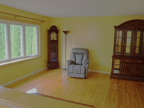 2nd image of 14 Apple Blossom Ln