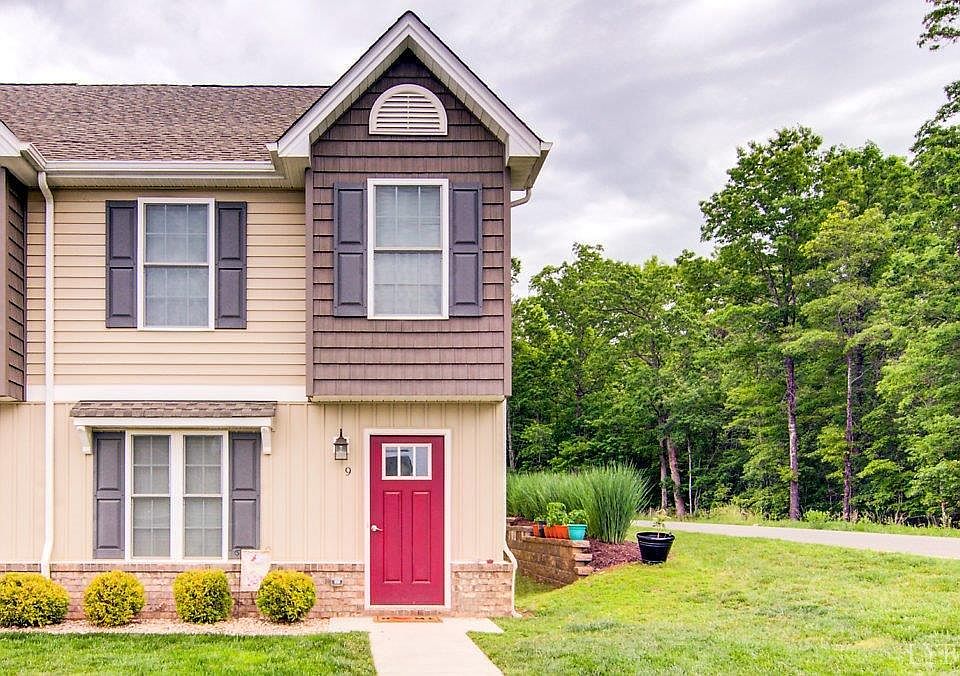 1st image of 9 Squire Cir