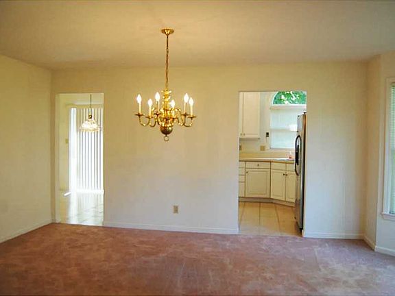5th image of 1101 Lake Heights Way