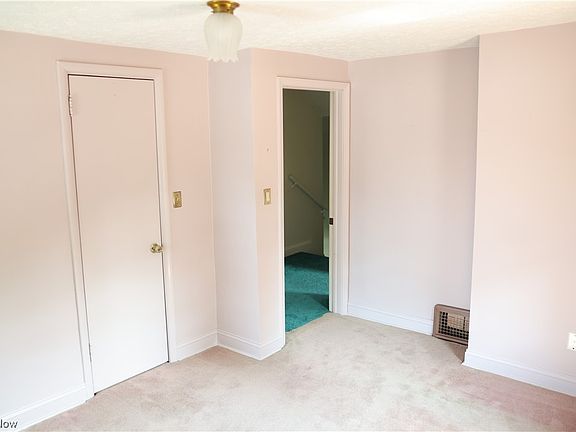 3rd image of 901 E 232nd St