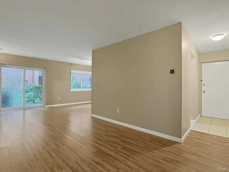 214 Kennedy Dr — Photo 5