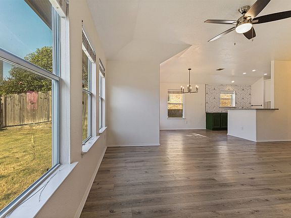 5th image of 3804 Jade St