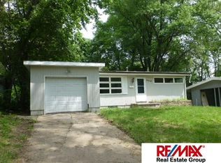 4414 Vernon Ave, Omaha, NE 68111