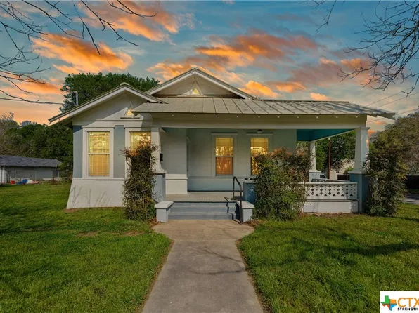 725 Saint Vincent St, Gonzales, TX 78629