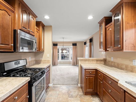 5th image of 124 W Main St #B