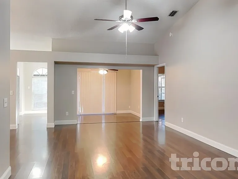1115 Hardwood Dr — Photo 3