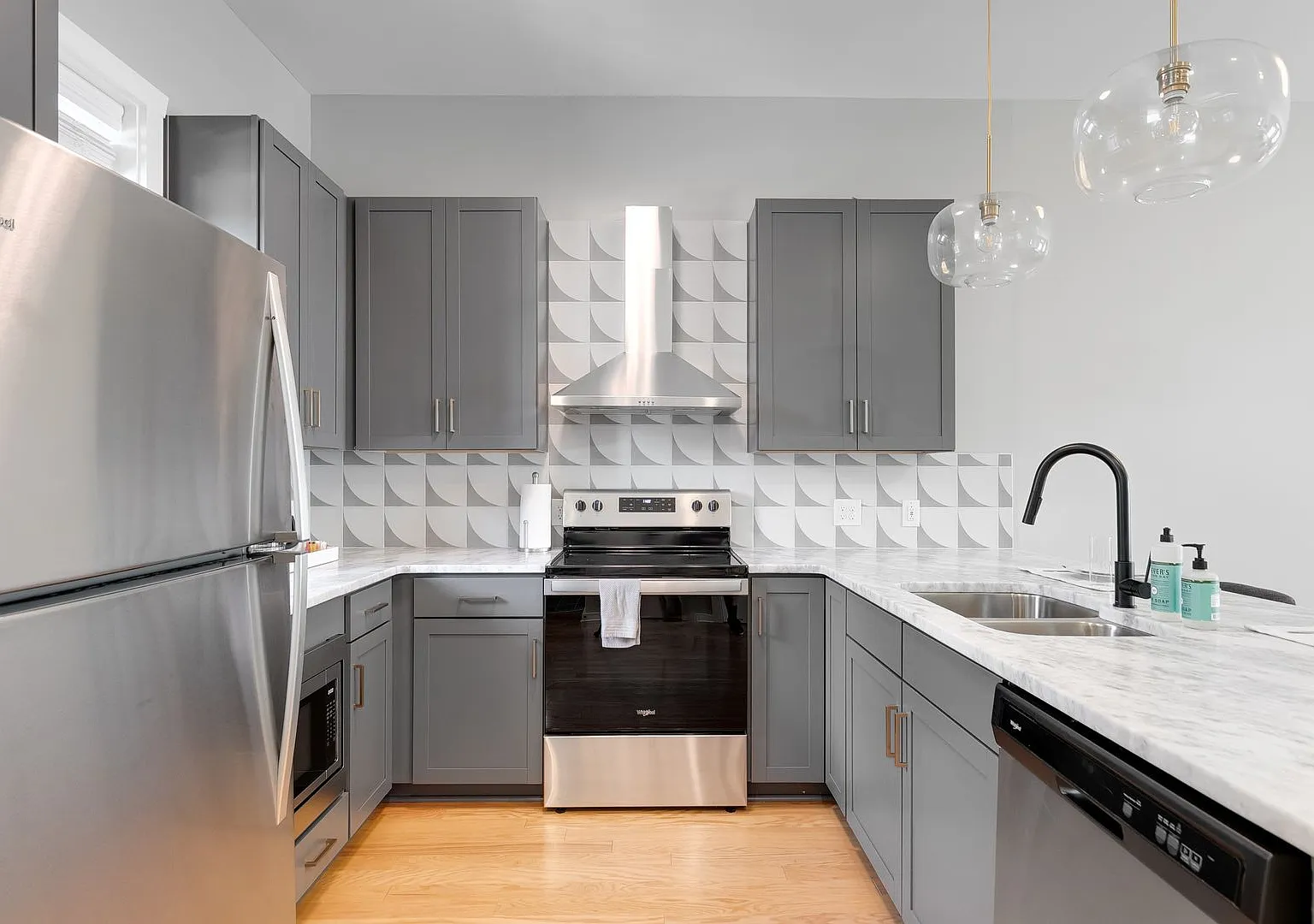 2416 Jefferson Ave — Photo 4