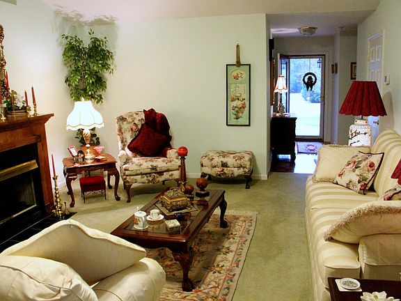 3rd image of 155 Hidden Oaks Ln