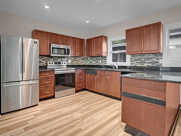 4th image of 66 Pacific St #2A