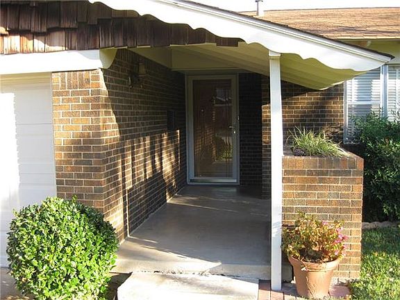 3rd image of 3704 Sheridon Ct