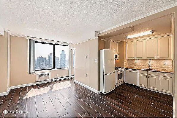 1st image of 1601 3rd Ave APT 27E