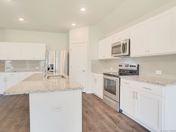 2nd image of 977 N Berryvine Ln