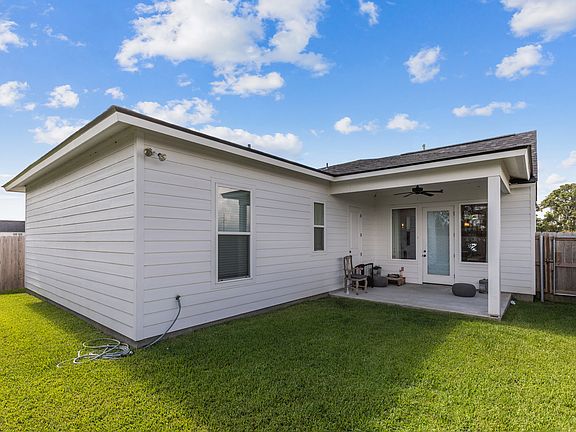 3rd image of 266 Jagged Grove Ln