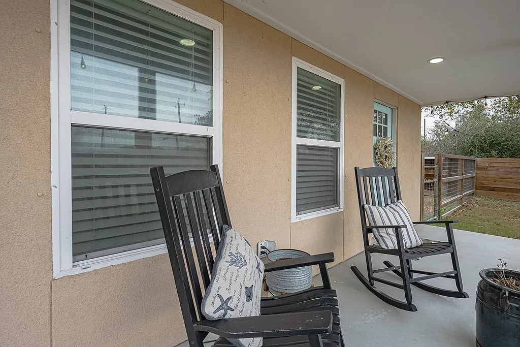 3 bed, 2.5 bath, 1144 sqft, $1,900 — Photo 4