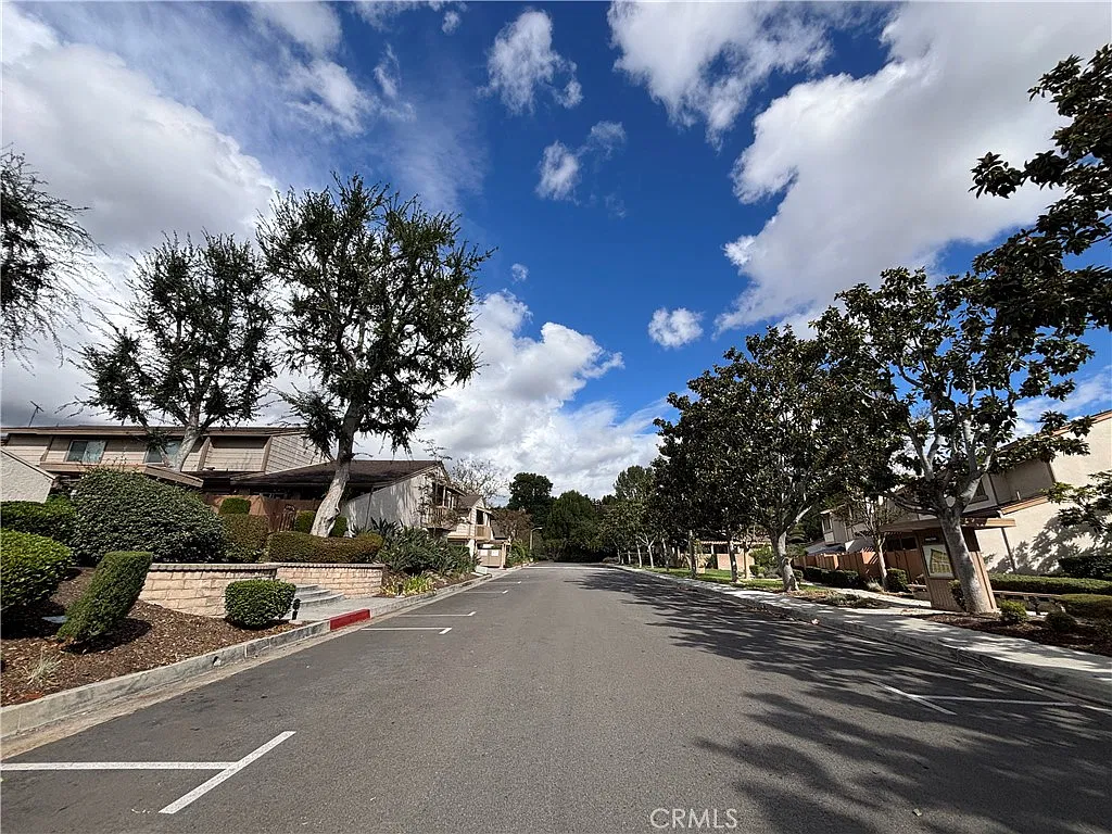 2 bed, 880 sqft, $3,100 — Photo 3