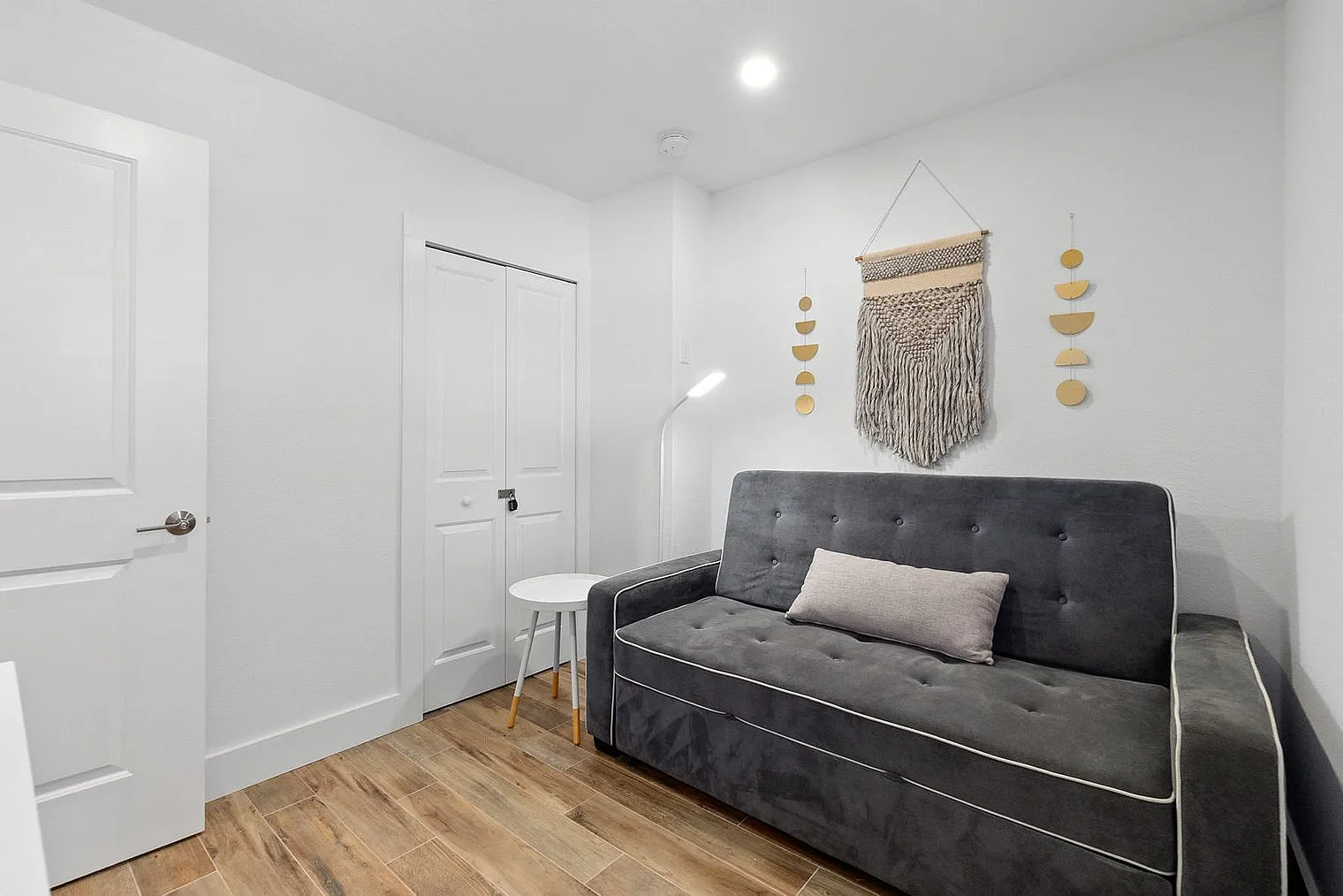3 bed, 2.0 bath, 1097 sqft, $3,167 — Photo 4