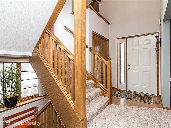 3rd image of 6260 Oakwood Hills Dr