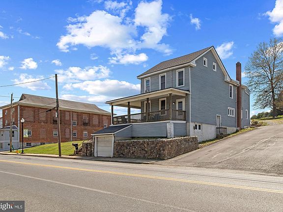 3rd image of 702 W Main St