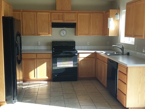 3rd image of 1014 Lakeside Ct