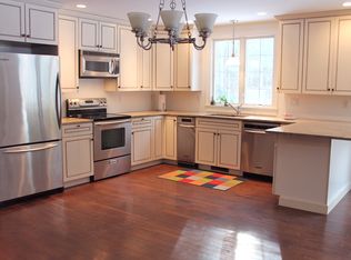 8 Round Hill Rd, Kingston, MA 02364