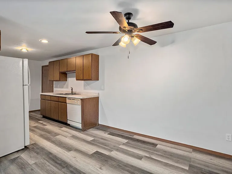 214 Berger St — Photo 8