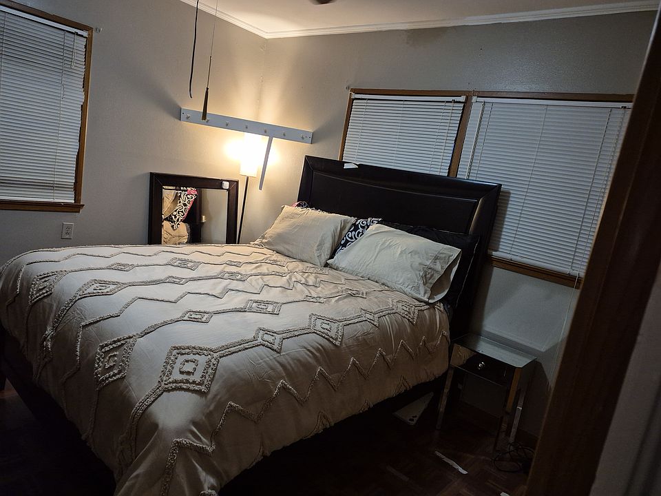 2nd image of 601 Sadie Ave