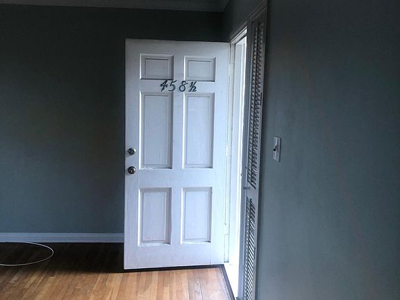 3rd image of 454 Kelton Ave #458-1/2