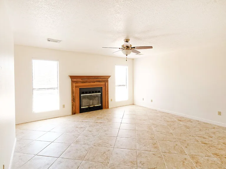 4542 Pyrite Ct NE — Photo 4