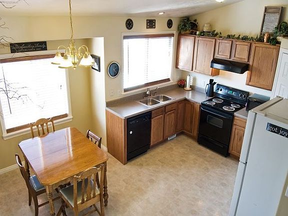 5th image of 102 Crystal Bay Dr