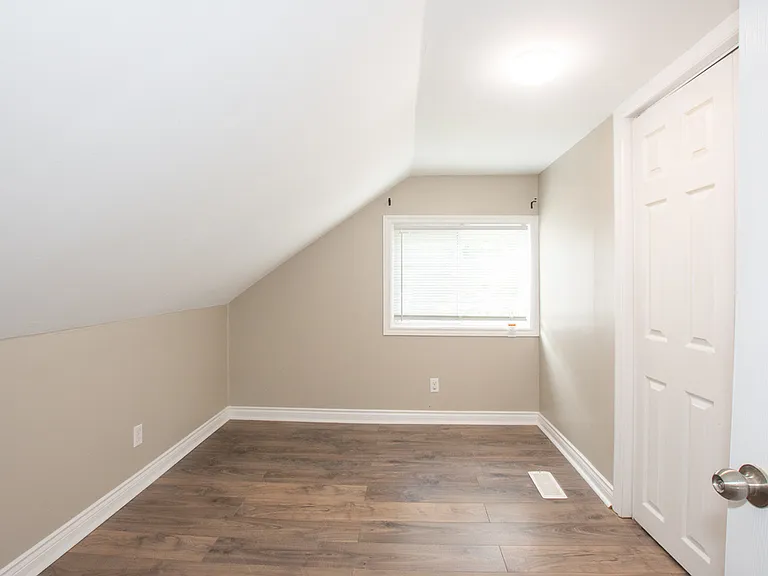 203 Niagara St — Photo 16