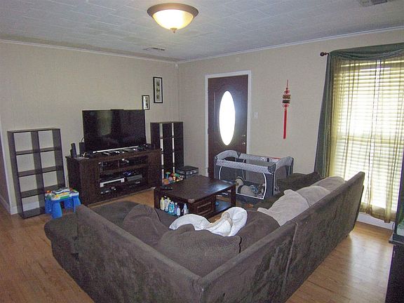 2nd image of 520 Poplar St