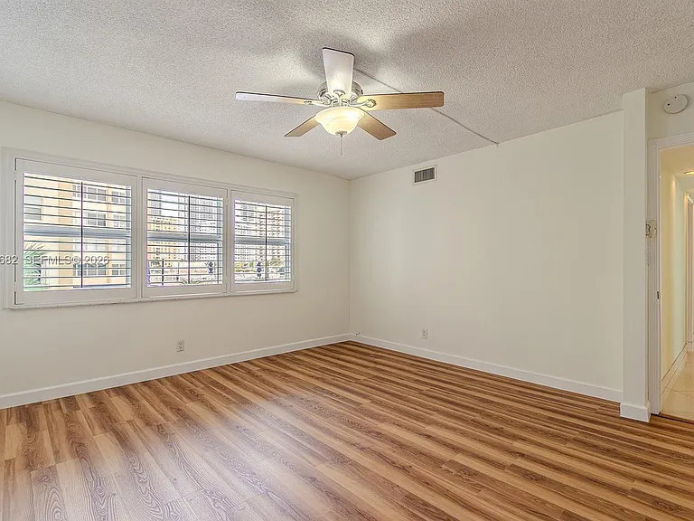 121 Golden Isles Dr #201 — Photo 22