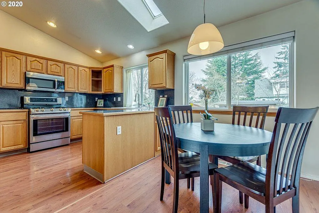 3 bed, 2.5 bath, 1663 sqft, $3,225 — Photo 3