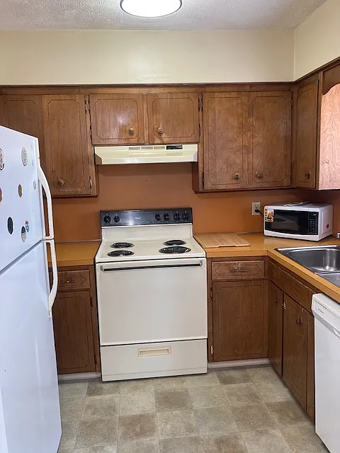 2811 W Koenig St — Photo 4
