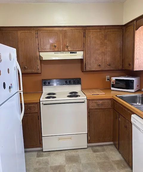 2811 W Koenig St — Photo 4