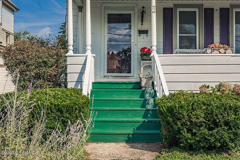 3rd image of 9 Hall Avenue
