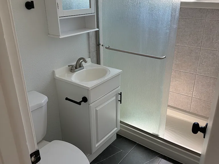 2303 Hird Ave — Photo 10